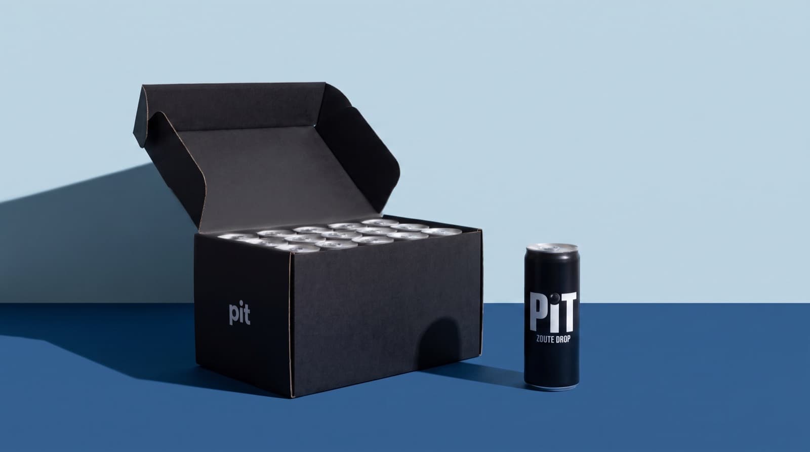 Verzenddoos en blikje van PIT